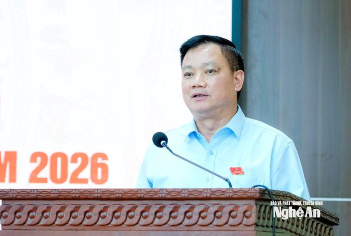 Bí thư Tỉnh ủy, Trưởng Đoàn ĐBQH tỉnh Nguyễn Khắc Thận tiếp thu, giải trình, trao đổi một số ý kiến, kiến nghị của cử tri. Ảnh: Phạm Bằng