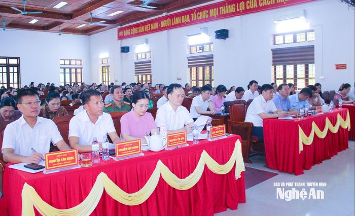 Lãnh đạo phường Vinh Hưng tham gia hội nghị. Ảnh: Mai Hoa