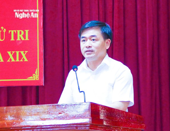 Phó trưởng Ban Tổ chức Tỉnh ủy Hồ Sỹ Nguyệt giải trình nội dung liên quan đến chế độ, chính sách cho cán bộ cấp xã. Ảnh: Mai Hoa
