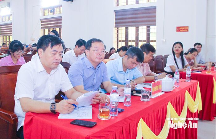 Lãnh đạo các sở, ban, ngành cấp tỉnh tham gia hội nghị. Ảnh: Mai Hoa