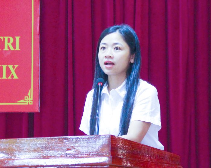 Phó Giám đốc Sở Nội vụ Nguyễn Thị Mai Thương giải trình về chủ trương sáp nhập khối, xóm. Ảnh: Mai Hoa