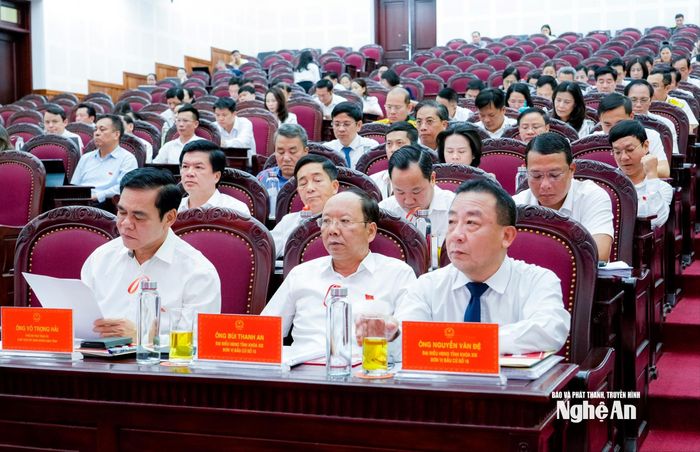 Các đại biểu HĐND tỉnh tham dự kỳ họp. Ảnh: Phạm Bằng
