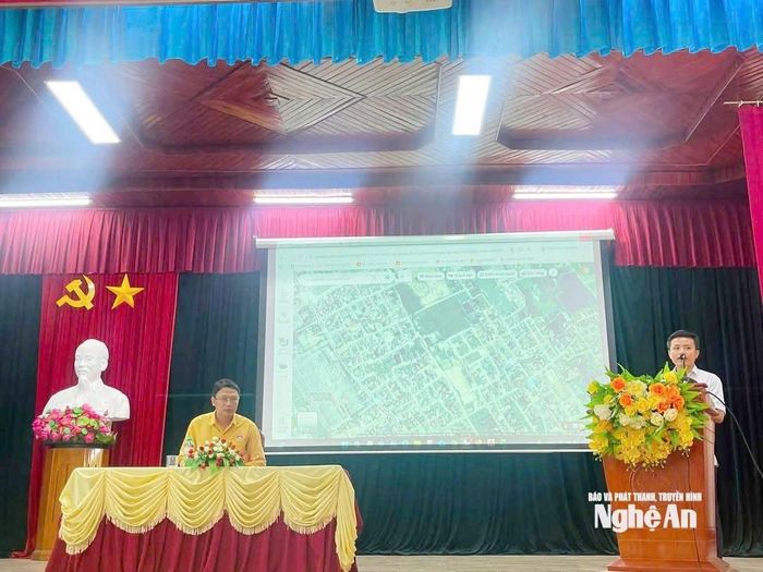 Ủy ban MTTQ Việt Nam phường Vinh Hưng tổ chức Hội nghị phản biện xã hội đối với phương án sắp xếp, tổ chức lại các khối dân cư. Ảnh: CSCC