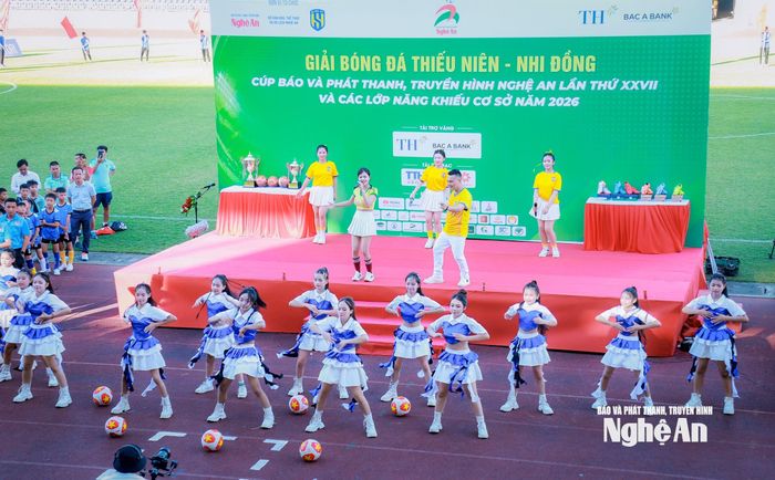 Chương trình nghệ thuật sôi động tại Lễ khai mạc. Ảnh: Thành Duy