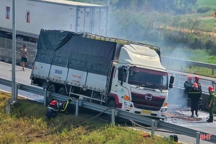 Tiếp nhận sự việc, Phòng Cảnh sát PCCC&amp;CNCH Công an tỉnh Hà Tĩnh nhanh chóng cử 14 cán bộ, chiến sĩ cùng 2 xe chuyên dụng tới hiện trường dập lửa. Tới khoảng 9h30' cùng ngày, đám cháy được dập tắt hoàn toàn.