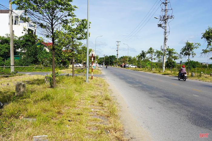 Sau khi tiếp nhận phản ánh, chính quyền địa phương đã ra quân xử lý, tuyến đường Trương Quốc Dụng (phường Thành Sen) đã được chỉnh trang, trả lại sự thông thoáng.