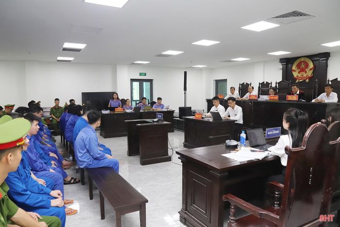 Toàn cảnh một phiên xét xử tại TAND tỉnh Hà Tĩnh.
