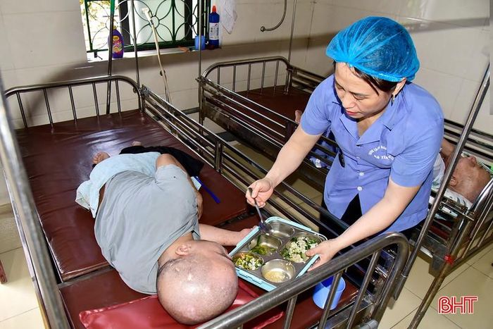 Người khuyết tật đặc biệt nặng được đặc biệt quan tâm, nhất là trong những ngày nắng nóng.