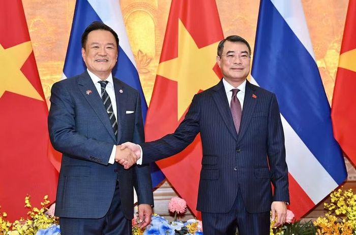  Thủ tướng Lê Minh Hưng và Thủ tướng Anutin Charnvirakul chụp ảnh chung trước hội đàm. Ảnh: Giang Huy. 