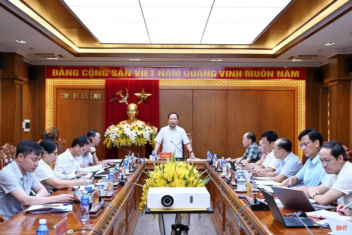 Thường trực Tỉnh ủy Hà Tĩnh họp nghe và cho ý kiến các nội dung trọng tâm.
