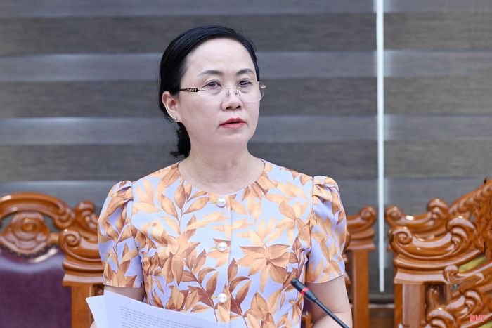 Trưởng ban Tổ chức Tỉnh ủy Trương Thanh Huyền phát biểu tại cuộc họp.