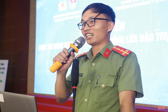Tại lễ phát động, cán bộ Phòng An ninh mạng và phòng chống tội phạm sử dụng công nghệ cao cũng đã trang bị cho các bạn đoàn viên, thanh niên nhiều kiến thức bổ ích về phương thức, thủ đoạn của tội phạm mạng hiện nay. Đồng thời, định hướng kỹ năng đấu tranh, phản bác các thông tin xấu độc trên không gian mạng.