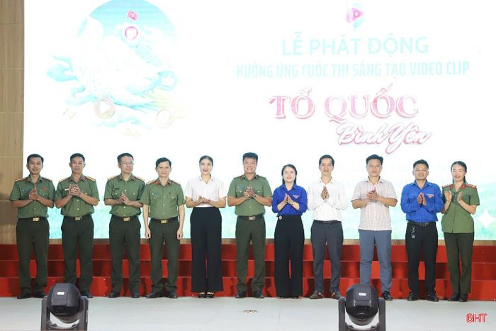 Thực hiện nghi thức phát động, các đại biểu mong muốn cuộc thi sẽ tạo ra một sân chơi bổ ích, lành mạnh, phát huy khả năng sáng tạo, tư duy đổi mới và kỹ năng ứng dụng công nghệ số của thanh thiếu niên trên địa bàn Hà Tĩnh.
