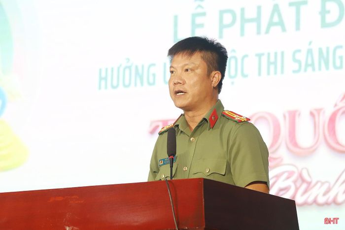 Thượng tá Trần Anh Tiến - Phó Trưởng phòng Công tác Chính trị (Công an tỉnh Hà Tĩnh) mong muốn các cơ sở giáo dục và tổ chức đoàn, đội trong trường học tiếp tục quan tâm tuyên truyền, hướng dẫn, tạo điều kiện thuận lợi để các bạn thanh thiếu niên tích cực tham gia cuộc thi.