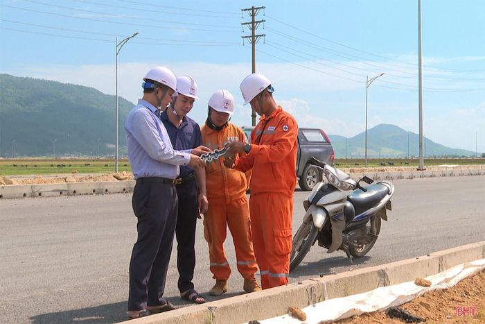 Quá trình thi công có sự giám sát của đơn vị chủ đầu tư.