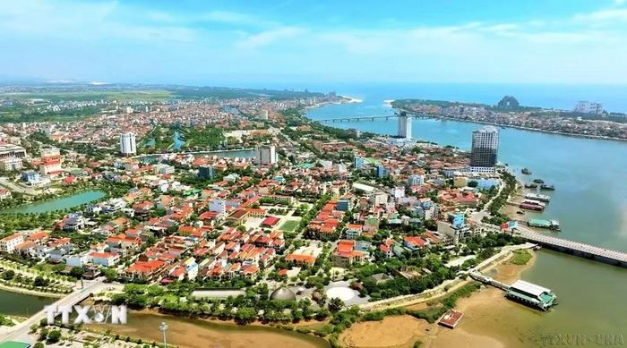 Đồng Hới (Quảng Trị) - đang trở thành điểm nhấn trong chiến lược phát triển không gian đô thị ven biển, hướng đến mô hình đô thị sinh thái, hiện đại và đáng sống của miền Trung. (Ảnh: Nguyên Linh/TTXVN)