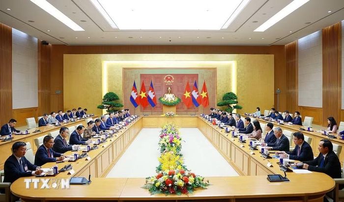 Thủ tướng Lê Minh Hưng hội đàm với Thủ tướng Campuchia Hun Manet. (Ảnh: Dương Giang/TTXVN)