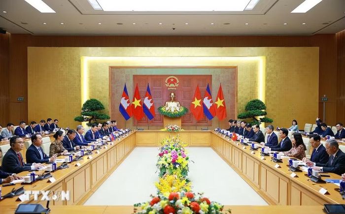 Thủ tướng Lê Minh Hưng hội đàm với Thủ tướng Campuchia Hun Manet. (Ảnh: Dương Giang/TTXVN)