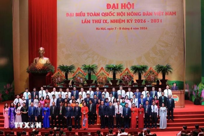 Ban Chấp hành Trung ương Hội Nông dân Việt Nam khóa IX, nhiệm kỳ 2026-2031 ra mắt Đại hội. (Ảnh: Hoàng Hiếu/TTXVN)