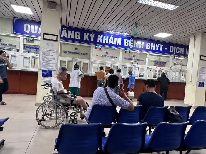 Người dân làm thủ tục khám chữa bệnh bảo hiểm y tế. (Ảnh: PV/Vietnam+)