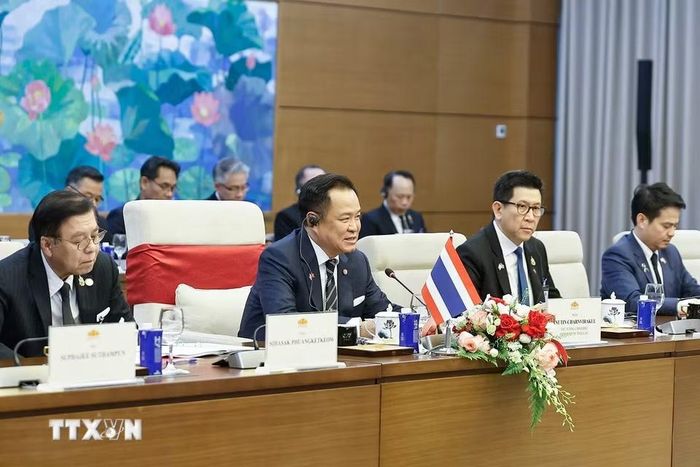 Thủ tướng Thái Lan Anutin Charnvirakul phát biểu tại cuộc hội kiến Chủ tịch Quốc hội Trần Thanh Mẫn. (Ảnh: Doãn Tấn/TTXVN)