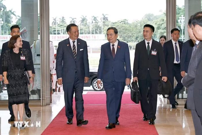 Chủ tịch Quốc hội Trần Thanh Mẫn đón Thủ tướng Thái Lan Anutin Charnvirakul. (Ảnh: Doãn Tấn/TTXVN)