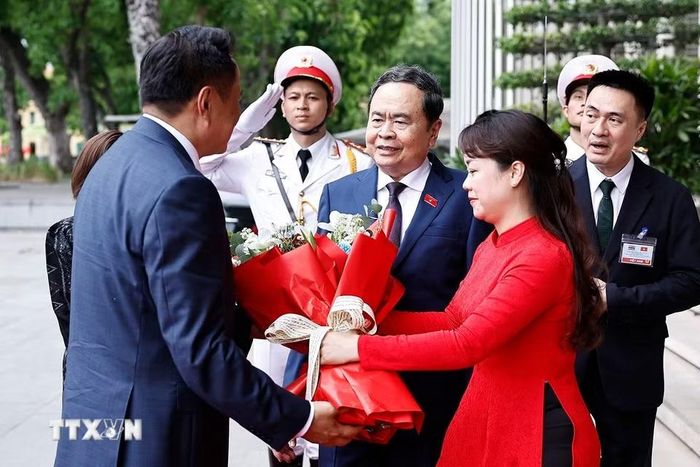 Chủ tịch Quốc hội Trần Thanh Mẫn đón Thủ tướng Thái Lan Anutin Charnvirakul. (Ảnh: Doãn Tấn/TTXVN)