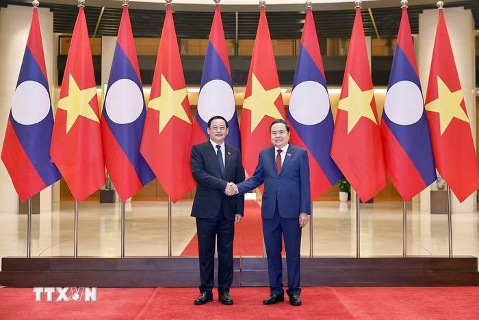 Chủ tịch Quốc hội Trần Thanh Mẫn hội kiến Thủ tướng Lào Sonexay Siphandone thăm chính thức Việt Nam và tham dự Diễn đàn Tương lai ASEAN lần thứ ba. (Ảnh: Doãn Tấn/TTXVN)
