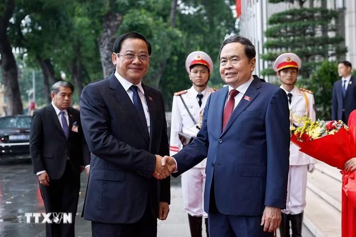 Chủ tịch Quốc hội Trần Thanh Mẫn đón Thủ tướng Lào Sonexay Siphandone thăm chính thức Việt Nam và tham dự Diễn đàn Tương lai ASEAN lần thứ ba. (Ảnh: Doãn Tấn/TTXVN)