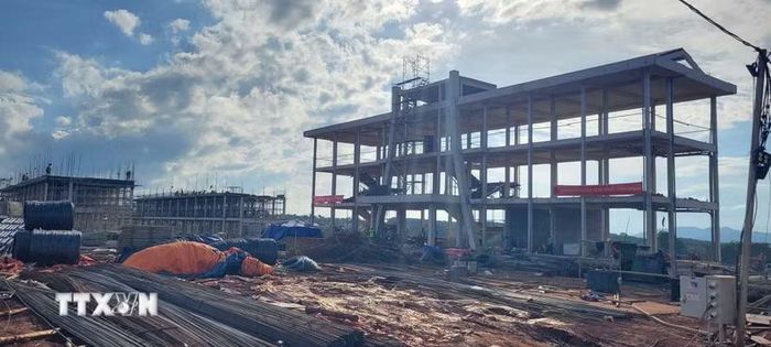 Xây dựng trường Phổ thông nội trú liên cấp Tiểu học và Trung học cơ sở. (Ảnh: Hồng Điệp/TTXVN)