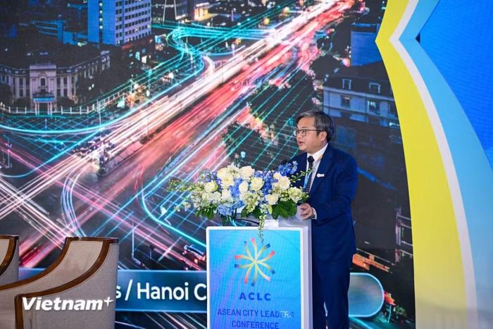 Theo Phó Chủ tịch UBND thành phố Hà Nội Trương Việt Dũng, vấn đề đặt ra hiện nay không phải là có chuyển đổi số hay không, mà là chuyển đổi số vì điều gì và vì ai? (Ảnh: Minh Sơn/Vietnam+)