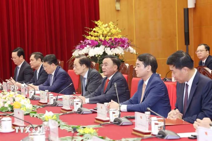 Đồng chí Trần Cẩm Tú, Ủy viên Bộ Chính trị, Thường trực Ban Bí thư phát biểu tại buổi tiếp Trưởng đoàn các chính đảng các nước ASEAN. (Ảnh: Phương Hoa/TTXVN)