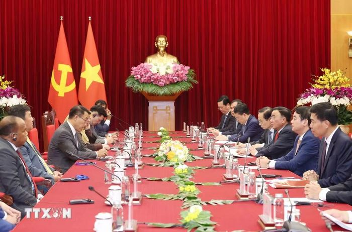 Đồng chí Trần Cẩm Tú, Ủy viên Bộ Chính trị, Thường trực Ban Bí thư phát biểu tại buổi tiếp Trưởng đoàn các chính đảng các nước ASEAN. (Ảnh: Phương Hoa/TTXVN)