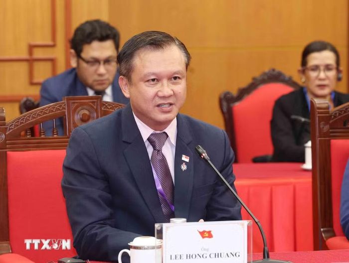 Ông Lee Hong Chuang, Đại biểu Quốc hội đại diện Đảng Hành động Nhân dân Singapore (PAP) phát biểu. (Ảnh: Phương Hoa/TTXVN)