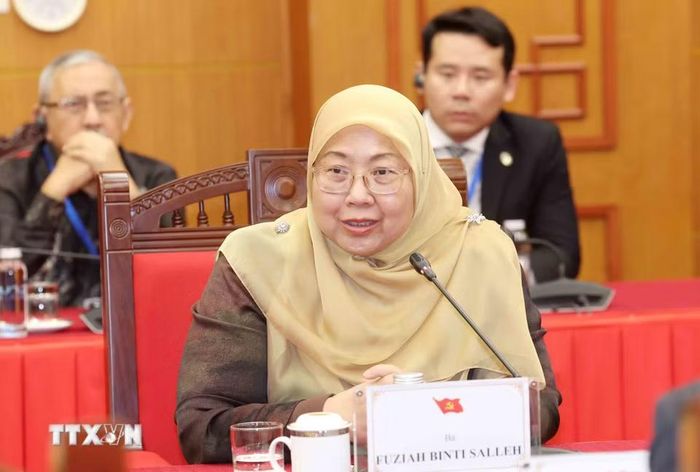Bà Fuziah Salleh, Tổng Thư ký, Thứ trưởng Bộ Thương mại nội địa Malaysia, đại diện Đảng Công lý Nhân dân (PKR) phát biểu. (Ảnh: Phương Hoa/TTXVN)
