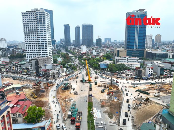 Các cơ quan chức năng cũng đang nghiên cứu phương án tổ chức giao thông linh hoạt, phân làn đường theo giờ cao điểm trên tuyến đường Nguyễn Chí Thanh.