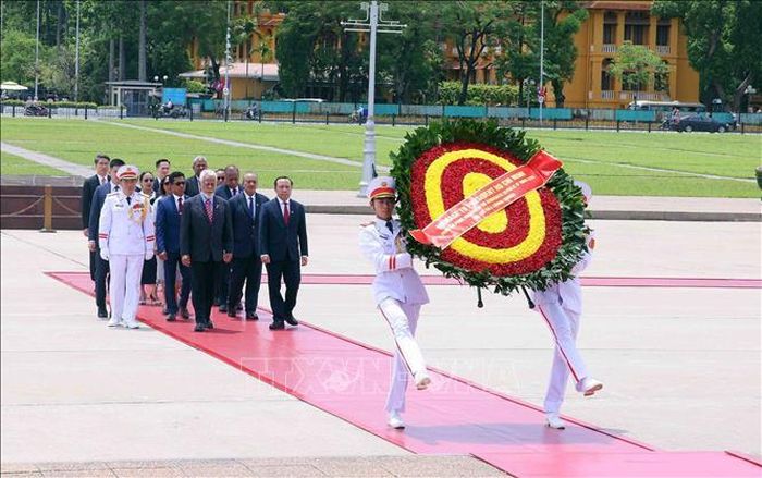 Thủ tướng Timor-Leste Kay Rala Xanana Gusmão đến đặt vòng hoa và vào Lăng viếng Chủ tịch Hồ Chí Minh. Ảnh: Phạm Kiên/TTXVN