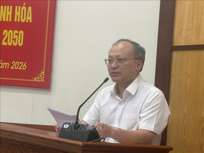 Giám đốc Sở Tài chính Lê Trọng Thụ công bố Quyết định số 1575/QĐ-UBND ngày 30/5/2026 của Chủ tịch UBND tỉnh về việc phê duyệt điều chỉnh Quy hoạch tỉnh Thanh Hóa thời kỳ 2021-2030, tầm nhìn đến năm 2050. Ảnh: Khiếu Tư/TTXVN