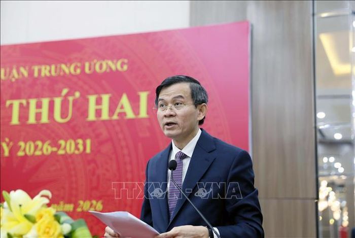 PGS.TS Đoàn Minh Huấn, Ủy viên Bộ Chính trị, Giám đốc Học viện Chính trị quốc gia Hồ Chí Minh, Phó Chủ tịch Thường trực Hội đồng Lý luận Trung ương, phát biểu khai mạc Kỳ họp. Ảnh: Đại Nghĩa/TTXVN