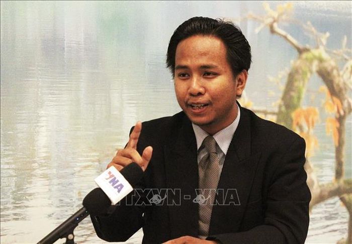 Thạc sĩ Him Raksmey - chuyên gia phân tích các vấn đề khu vực tại Phnom Penh, Giám đốc điều hành Trung tâm Nghiên cứu các vấn đề khu vực của Campuchia (CCRS) - trả lời phỏng vấn TTXVN về Diễn đàn Tương lai ASEAN lần thứ 3 theo sáng kiến của Việt Nam. Ảnh: Minh Hưng/TTXVN