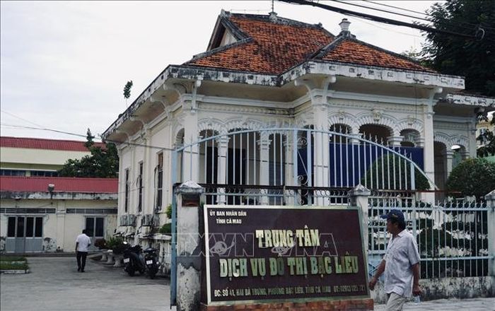 Căn nhà cổ số 41, tọa lạc tại đường Hai Bà Trưng, phường Bạc Liêu, tỉnh Cà Mau. Hiện công trình do Trung tâm Dịch vụ Đô thị Bạc Liêu sử dụng.