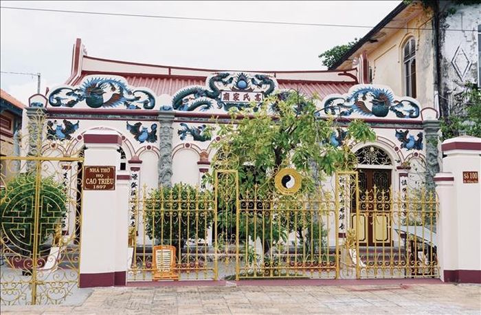Nhà cổ số 100 của dòng họ Cao Triều, nằm trên đường Đống Đa, phường Vĩnh Trạch, tỉnh Cà Mau, đã được trùng tu.