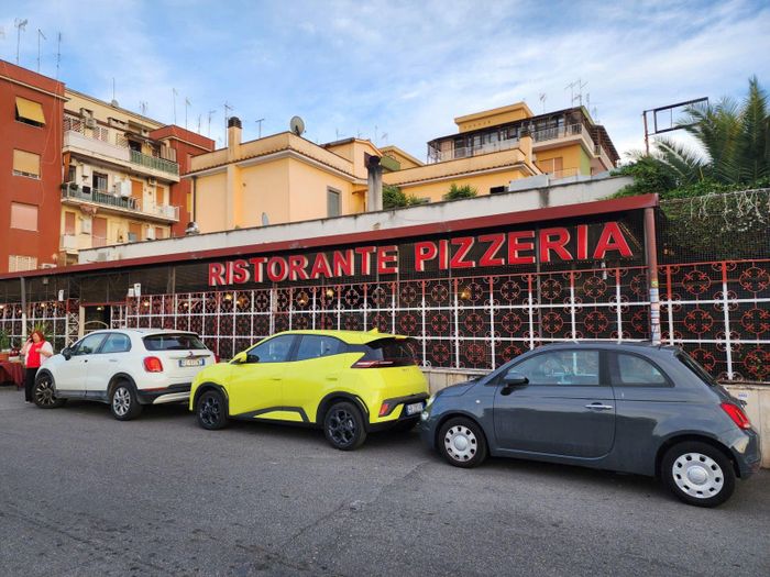 Tại Italy, các nhà hàng không có trách nhiệm pháp lý phải phục vụ nước vòi.