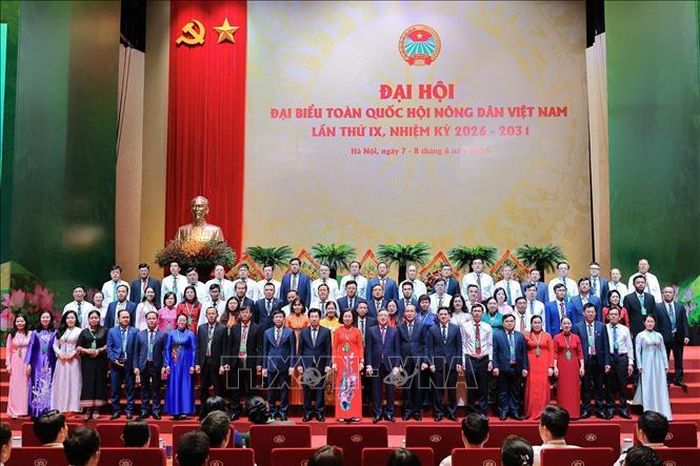 Ban Chấp hành Trung ương Hội Nông dân Việt Nam khóa IX, nhiệm kỳ 2026 - 2031 ra mắt Đại hội. Ảnh: Lê Đông/TTXVN