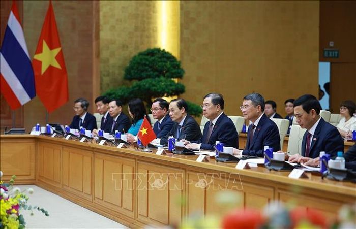 Thủ tướng Lê Minh Hưng phát biểu tại cuộc hội đàm với Thủ tướng Vương quốc Thái Lan Anutin Charnvirakul. Ảnh: Dương Giang/TTXVN