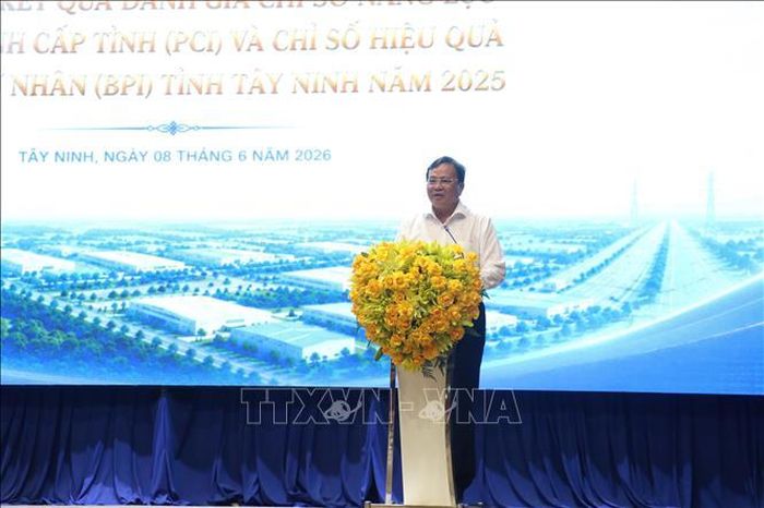 Chủ tịch UBND tỉnh Tây Ninh Lê Văn Hẳn phát biểu chỉ đạo tại hội nghị.