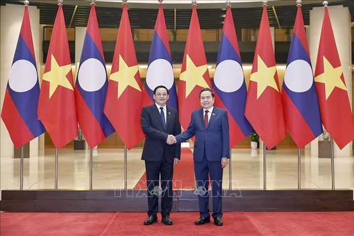 Chủ tịch Quốc hội Trần Thanh Mẫn hội kiến Thủ tướng Lào Sonexay Siphandone thăm chính thức Việt Nam và tham dự Diễn đàn Tương lai ASEAN lần thứ ba. Ảnh: Doãn Tấn/TTXVN.