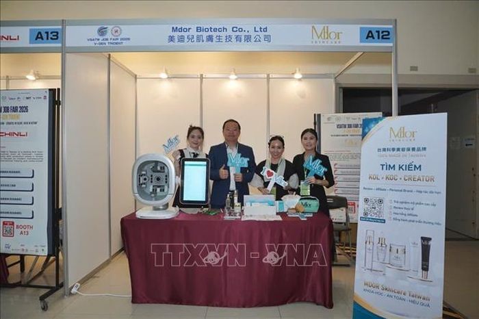 Một gian hàng tại ngày hội việc làm của sinh viên Việt Nam tại Đài Loan (Trung Quốc). Ảnh: TTXVN phát