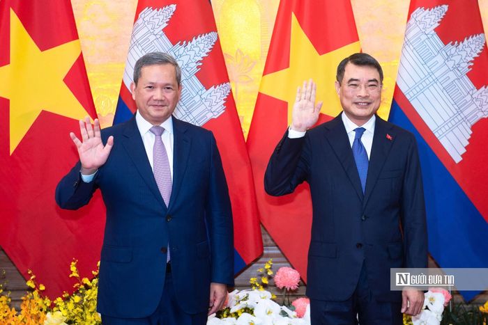 Sau lễ đón, hai Thủ tướng đã dẫn đầu đoàn cấp cao hai nước tiến hành hội đàm.