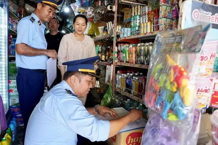 Lực lượng quản lý thị trường tỉnh đã đẩy mạnh công tác tuyên truyền, vận động các cơ sở sản xuất, kinh doanh ký cam kết chấp hành pháp luật.